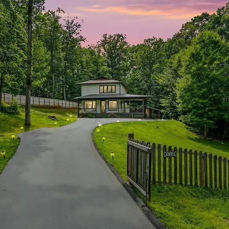 Near Asheville Hot Tub Fire Pit Bbq Sleeps 10